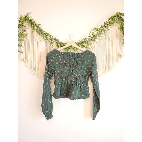 American Eagle Green Dainty Floral Long Sleeve Cropped Smocked Top, Size XS - Picture 4 of 6